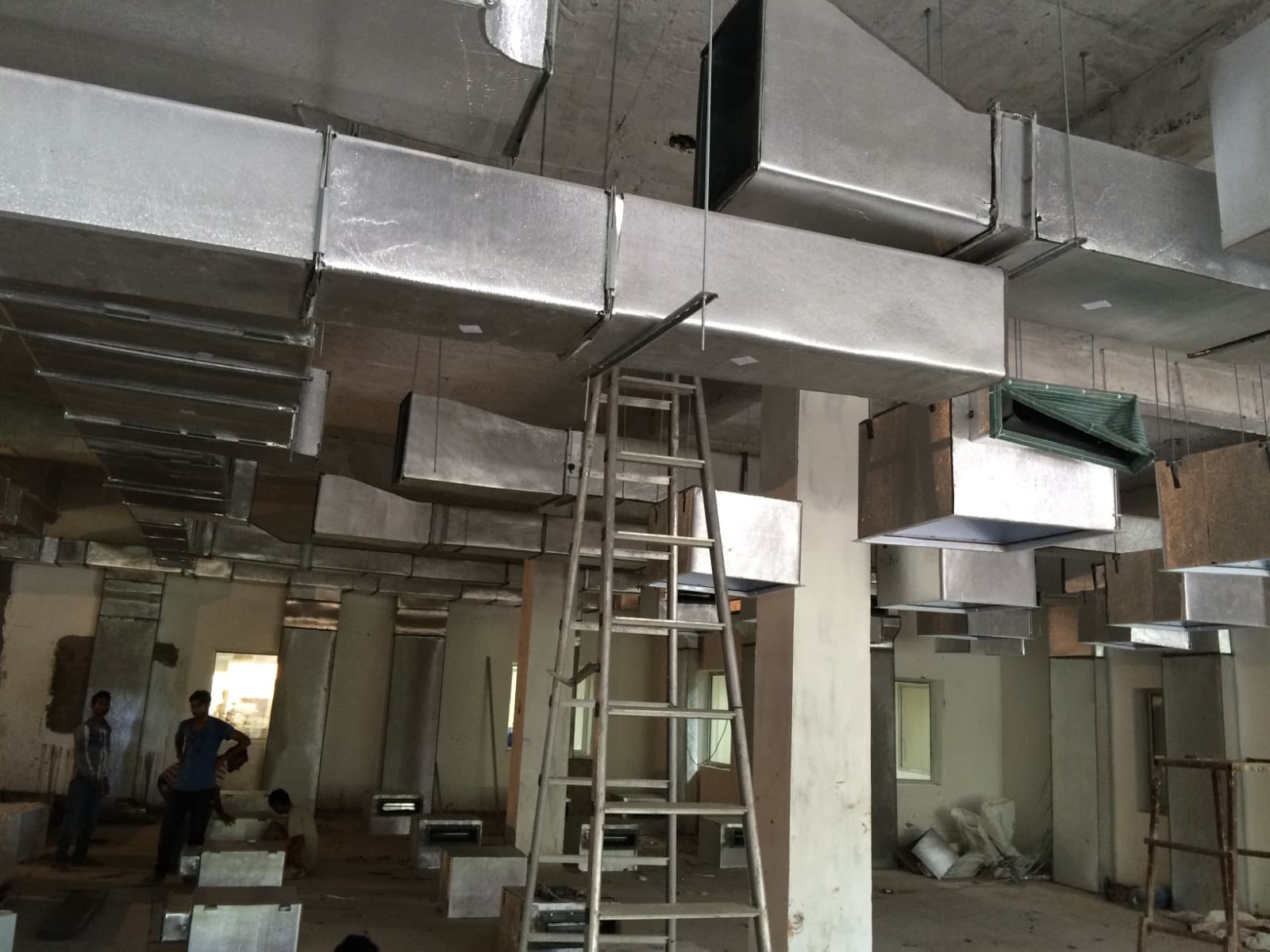 Insulated GI supply ducting with diffuser drops during interior fit-out